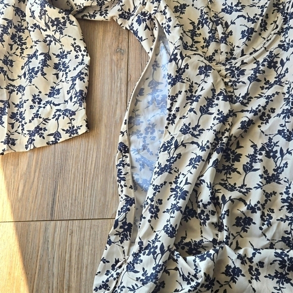 PrettyLittleThing Stone Ditzy Floral Print Cupped Split Detail Midi Dress - Picture 8 of 11